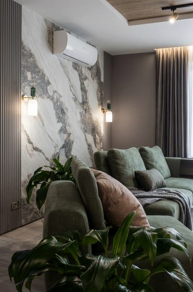 модная гостиная, панно из крупноформатного керамогранита, золотые детали