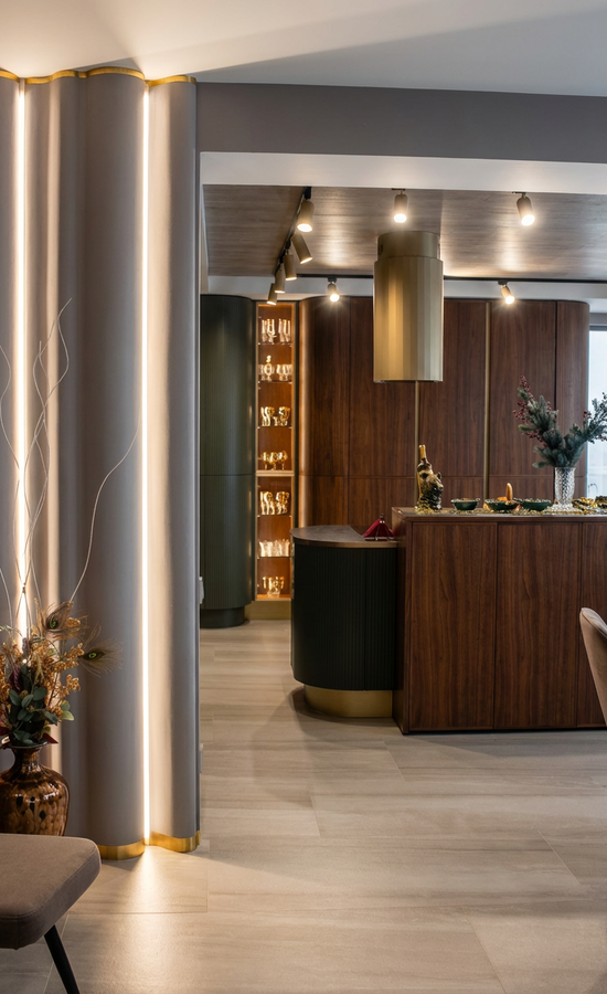 интерьер с золотом и шпоном, волнистые стены